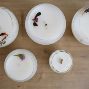 Velas Artesanales Decorativas con Flores Secas 2