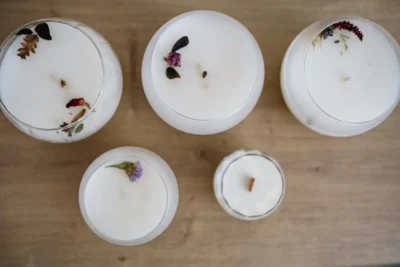 Velas Artesanales Decorativas con Flores Secas 2